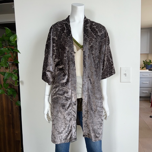 EMBROIDERED VELVET KIMONO JACKET BY GYPSY HEARTS - Picture 2 of 7
